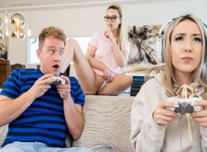 thiếu nữ bị bạn thân chen chân giành lấy người yêu vì say game