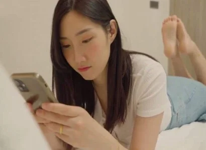 Vợ mây mưa với anh nhân viên giao hàng